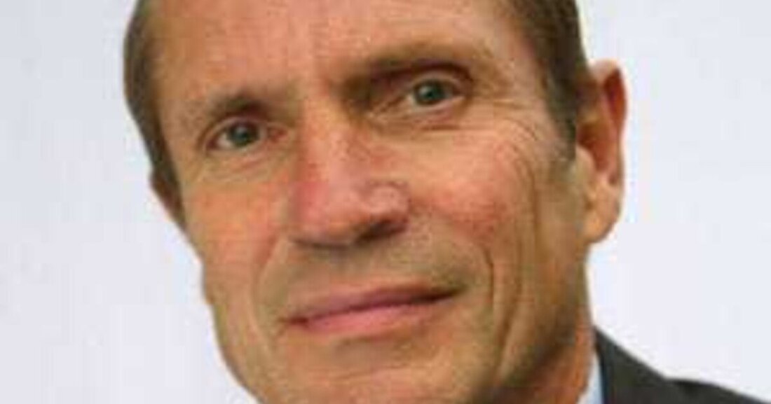 Beim GSV Forum „Volle individuelle Mobilität auch ohne eigenes Auto?“ waren sich die geladenen Vortragenden einig: Ohne Auto wird es auch in Zukunft nicht gehen. Der Sprecher der Automobilimporteure, Felix Clary, gab sich überzeugt: „Ein Leben ohne Auto ist im Alltag für die meisten Österreicher einfach unvorstellbar, das zeigen alle Umfragen.“ Zur Zeit würden weltweit etwa 90 Millionen Fahrzeuge produziert und verkauft, bereits 2020 werden es 110 Millionen sein. Der Verkehrssprecher der Wiener Grünen, Rüdiger Maresch, stellte in Frage, ob es unbedingt das eigene Auto sein müsse. Er selbst sei vor einiger Zeit auf Car Sharing umgestiegen. „In der Stadt &hellip;