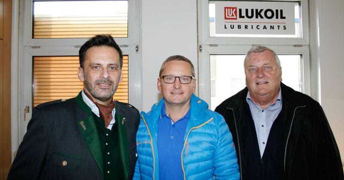 Am vergangenen Samstag machte das Team von Auto Eder – einer der größten Mazda- und Kia-Händler in Oberösterreich – eine Betriebsbesichtigung bei Lukoil in der Wiener Lobau.