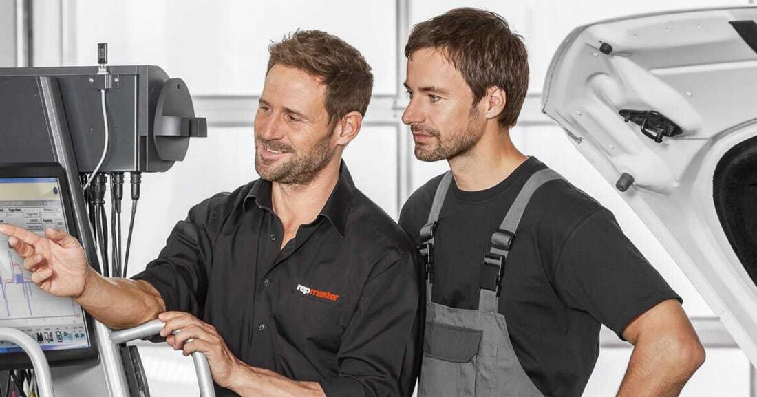 Die repmaster Praxistrainings von Trost sind in der Branche bekannt und geschätzt, nun baut Trost eben diese weiter aus: Ob neue gesetzliche Normen, innovative Technologien, die fortschreitende Digitalisierung oder kundenorientierte Kommunikationsstrategien – das repmaster Trainingsprogramm ist praxisnah auf aktuelle und künftige Anforderungen an Werkstätten abgestimmt. 2016 ist das Thema Abgasreduzierung an Dieselmotoren neu im Programm aufgenommen worden. Der Themenkomplex neue Technologien behandelt unter anderem die Lichttechnik in modernen Kraftfahrzeugen, die Vernetzung im Pkw sowie innovative Fahrerassistenzsysteme. Einen Überblick über das gesamte Trainingsangebot gibt der Katalog repmaster Praxistrainings 2016 (Download unter trost.com oder Bestellung per Mail an trainings@trost.com). Die Online-Plattform www.repmaster.at &hellip;