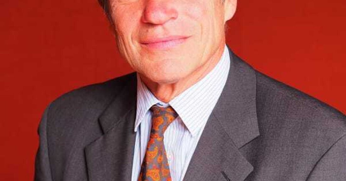 Im Jahr 2014 haben die Autofahrer 13 Milliarden Euro an Steuern in die österreichischen Staatskassen überwiesen. Dieses Geld muss unter anderem dafür aufgewendet werden, Anreizsysteme für alternativ betriebene Fahrzeuge zu schaffen und die Ladeinfrastruktur, vor allem für Elektroautos, endlich auszubauen. Die Automobilhersteller bieten eine immer breitere Palette an alternativ betriebenen Fahrzeugen an. Für einen Marktdurchbruch benötigt es aber noch entsprechende Rahmenbedingungen &#8211; hier sei die Politik gefragt, so Felix Clary, Sprecher der Automobilimporteure. Es sei auch nicht immer zwangsläufig nötig, steuerliche Vorteile zu schaffen, Elektromobilität kann beispielsweise gut durch Bevorzugungen im Straßenverkehr gefördert werden, wie durch die Öffnung von Busspuren &hellip;