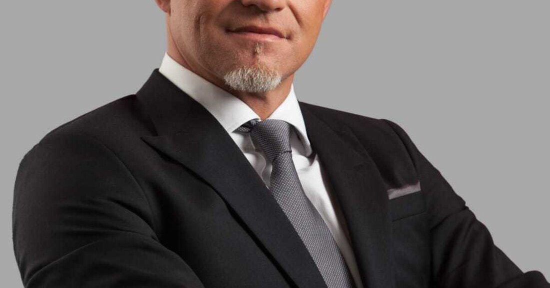 Ab dem 15. Dezember 2015 bietet die Santander Consumer Bank ihren Privatkunden eine neue Verbraucherkreditgesetz-konforme Leasingvariante an. Diese ersetzt für Neuverträge ab sofort die bisherige Leasingfinanzierung mit Kilometerabrechnung. Die wichtigsten Änderungen der neuen Leasingfinanzierung gemäß Verbraucherkreditgesetz (VKrG) sind u.a.: Der Effektivzinssatz muss in der Werbung deutlich sichtbar ausgewiesen werden. Der Kunde erhält vor Abschluss des Leasingvertrages eine vorvertragliche Information über sämtliche Vertragsinhalte, insbesondere über die Bedingungen und Kosten des Leasings sowie über die Verpflichtungen, die er mit dem Vertrag eingeht. Kunden können zudem auf Wunsch jederzeit kostenlos einen Tilgungsplan bzw. Kontoauszug verlangen. Weiters steht dem Verbraucher das jederzeit ausübbare Recht &hellip;