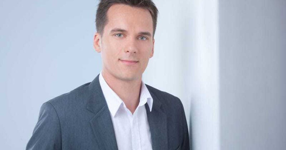 Markus Dejmek (35) steuert als neuer Country Manager das Austro-Team des Automobil-Anzeigenportals. Zuletzt war er als Country Manager Österreich beim deutschen Webexperten Sevenval tätig und beriet in Österreich Großkunden u.a. in den Bereichen digitale Strategie, E-Commerce und Mobile Marketing. „Wir wollen unsere Services stark ausbauen und ein noch stärkerer Partner für unsere Kunden werden, der sie bei ihrem Online-Geschäftserfolg auf AutoScout24 unterstützt. Dazu werden wir neue Produkte und Services wie den Call-Tracker, Marketing Power oder einen neuen Puls Report“, so Dejmek. Drei Außendienst-Mitarbeiter unterstützten Dejmek bei Kundenbesuchen und Kundenberatung. Es sind dies Manuel Überreich (Wien, Salzburg, Steiermark), Jochen Jakopitsch (Kärnten, &hellip;