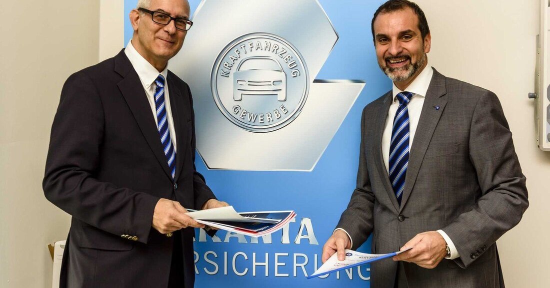 Unter dem Titel „Sicher beim Versichern“ organisierte die Garanta ein Fachseminar zu Fragen und Problemstellungen rund um die Kfz-Versicherung. Zwanzig Autohausmitarbeiter nahmen an der Veranstaltung, die im WIFI Graz abgehalten wurde, teil. „Zusätzliche Deckungsbeiträge aus der Vermittlung von Versicherungen werden für das Autohaus immer wichtiger. Mit einer fundierten Ausbildung im Kfz-Versicherungsbereich wird es leichter gelingen, den reinen Autokunden zu einem Vollkunden des Autohauses zu machen“, erläutert Thomas Harg, Garanta Gebietsleiter Steiermark. Gemeinsam mit Schulungsleiter Peter Rosenbichler bot Harg den Teilnehmern einen fundierten Einblick in die wichtigsten Kfz-Versicherungsprodukte, präsentierte das Garanta VIPS – Vertriebspartner Informations und Polizzierungssystem und gab Tipps für …