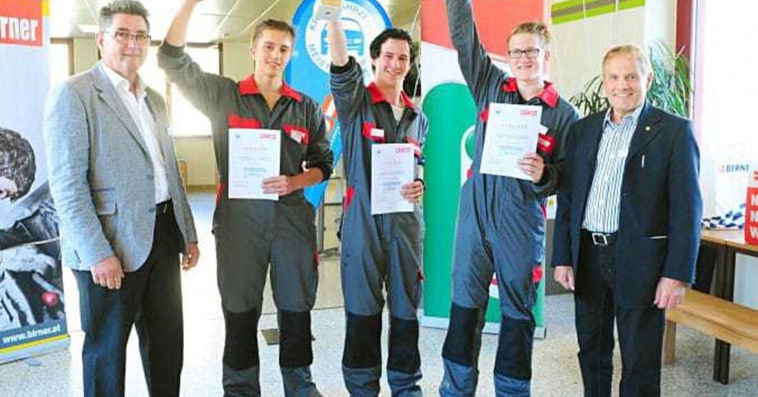 Beim Landeslehrlingswettbewerb der Kfz-Techniker in der Fachberufsschule Klagenfurt würdigten Innungsmeister Walter Aichwalder und Innungsgeschäftsführer Walter Preisig würdigten das Engagement aller Teilnehmer. Bildungsreferent Hubert Stoff unterstrich die Stärken der Lehrlinge und erwähnte auch die Stationen bzw. Bereiche, wo noch etwas Aufholbedarf besteht, um für die bevorstehende Lehrabschlussprüfung bestens gerüstet zu sein. Die Ergebnisse: 1. Platz: Maximilian Bugl vom Betrieb Gerald Karl Holzmann in St. Veit 2. Platz: Marcel Ressler vom Autohaus Marack GmbH in Treibach 3. Platz: Harald Streit von der Vasold GmbH in St. Gertraud