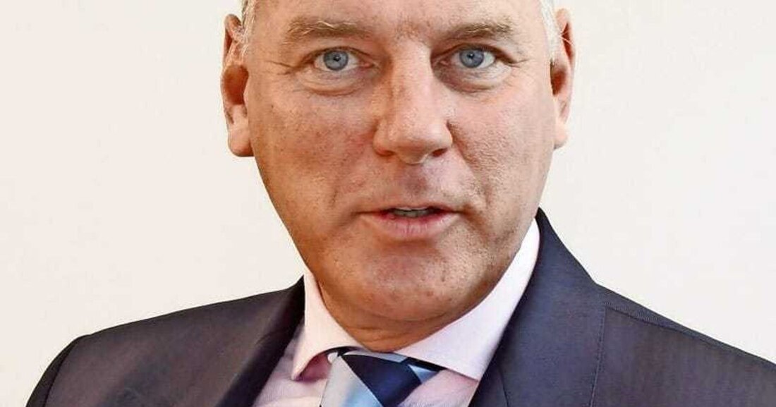 Claus-Christian Schramm, GF Goodyear Dunlop, spricht im KFZ Wirtschaft-Interview über das aktuelle Geschäft, den Trend zum Ganzjahresreifen, über die Zukunft des Reifenfachhandels und skizziert, wie die Industrie den Handel unterstützt.