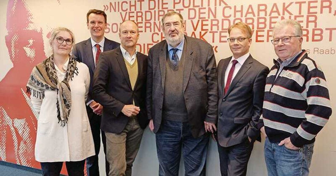 Am 20. Dezember wurde der Bundesinnung der Fahrzeugtechniker als einer der ersten die neue EBV 2017 ausgiebig und im Detail vorgestellt. Friedrich Nagl (BIM), Josef Puntinger (BIM) und Andreas Westermeyer (Referent der Bundesinnung) wurden Schritt für Schritt mit der komplett neuen Begutachtungssoftware vertraut gemacht.