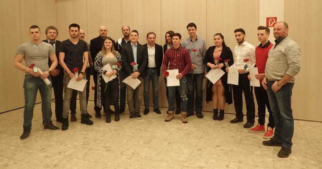 Im Rahmen der Abschlussfeier an der Siegfried Marcus Berufsschule in Wien erhielten die Absolventinnen ihre Diplome des Stadtschulrat überreicht.