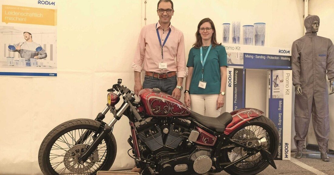 Mitte Mai lud BASF Coatings Services erstmals im Frühjahr zur jährlichen ZUBEHÖRMESSE in Eugendorf. Neben zahlreichen Produkten namhafter Aussteller gab es erstmals auch eine Präsentation des Zubehör-Portfolios der hauseigenen Premiummarke Rodim.