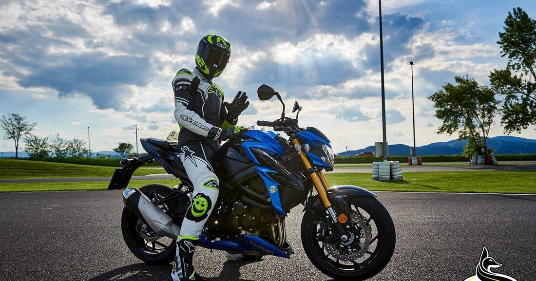 Als ich mal knapp eine Saison als Dauertestmotorrad eine Suzuki GSX-R 750 hatte, habe ich mir oft gewünscht, die Japaner mögen genau diesen Motor in ein fesches Nakedbike verpflanzen und nicht am Fahrwerk sparen. Die Suzuki GSR 750 war ein erster Versuch in diese Richtung, aber mir persönlich hat das Motorrad nie gut genug gefallen. Die neue GSX-S750 ist hingegeben optisch äußerst gelungen und kommt einer nackten GSX-R 750 schon deutlich näher. Der Fahrspaß war groß, trotzdem gibt es einen kleinen Wermutstropfen. 