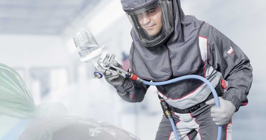 Immer wieder taucht die Frage auf: Was ist der Unterschied zwischen MATERIALVERBRAUCH, Auftragswirkungsgrad, Materialdurchsatz oder Übertragungsrate? Der Lackierpistolenhersteller Sata klärt auf.