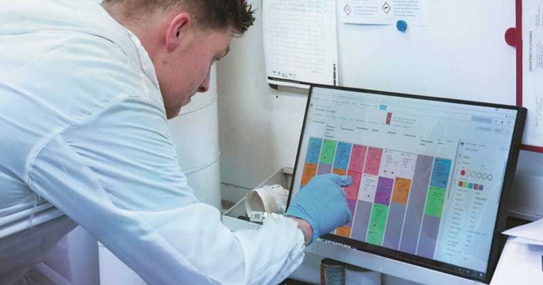 Carbeat ist die neue digitale Lösung von AkzoNobel, um Prozesse für jeden in der Werkstatt sichtbar und durch klare Kommunikation steuerbar und effizienter zu machen.