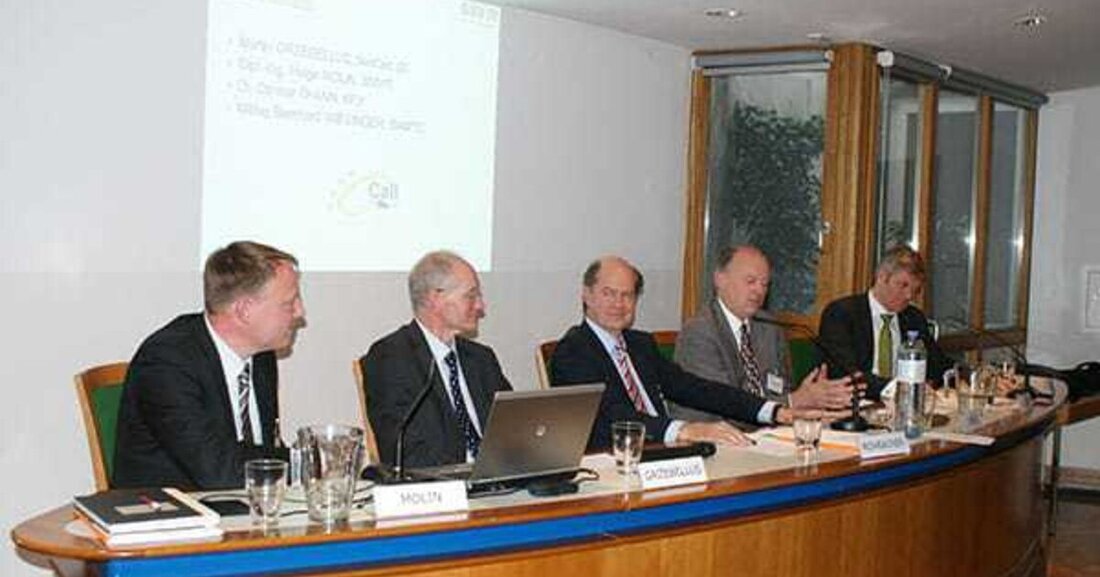 eCall, der vollautomatische Notruf für Pkws und leichte Nutzfahrzeuge, soll im Oktober 2015 starten. Doch der Termin wackelt.