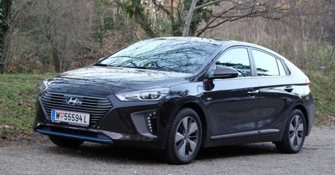 Nehmen wir an, Sie bewohnen ein Haus mit Garage im Speckgürtel jener Stadt, in der Ihr Arbeitsplatz liegt – dann könnte der Hyundai Ioniq Plug-In Hybrid das perfekte Auto für Sie sein.