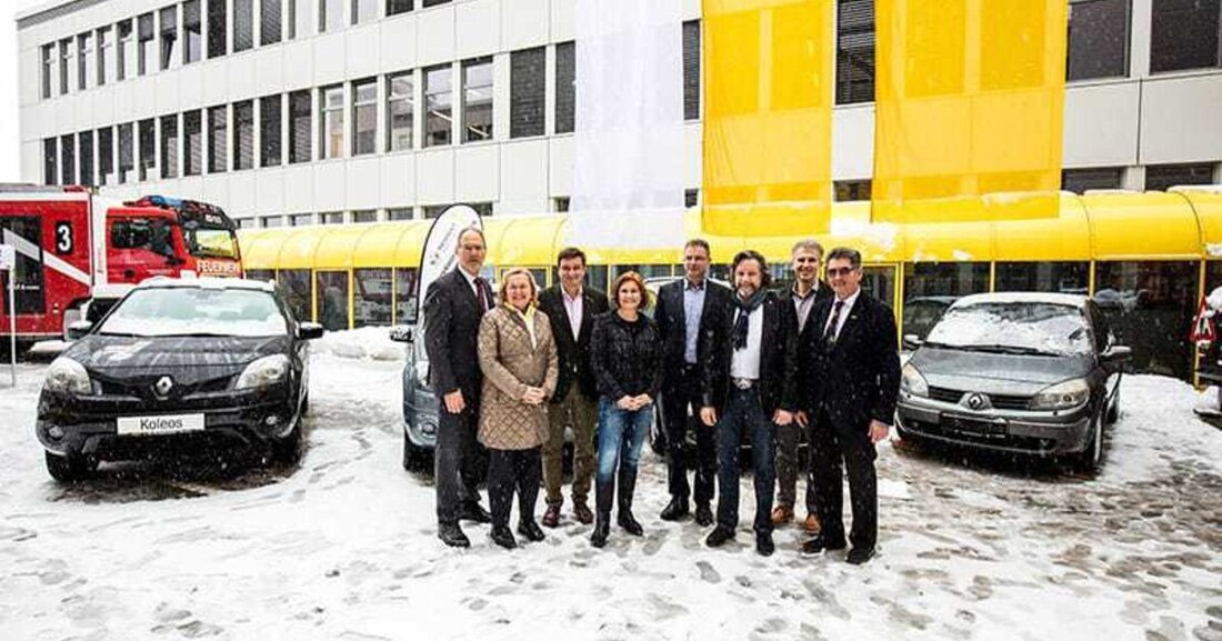 Renault Österreich und Opel Austria spendeten der Fachberufsschule Villach für die Lehrlingsausbildung vier neue Fahrzeuge und Getriebe.