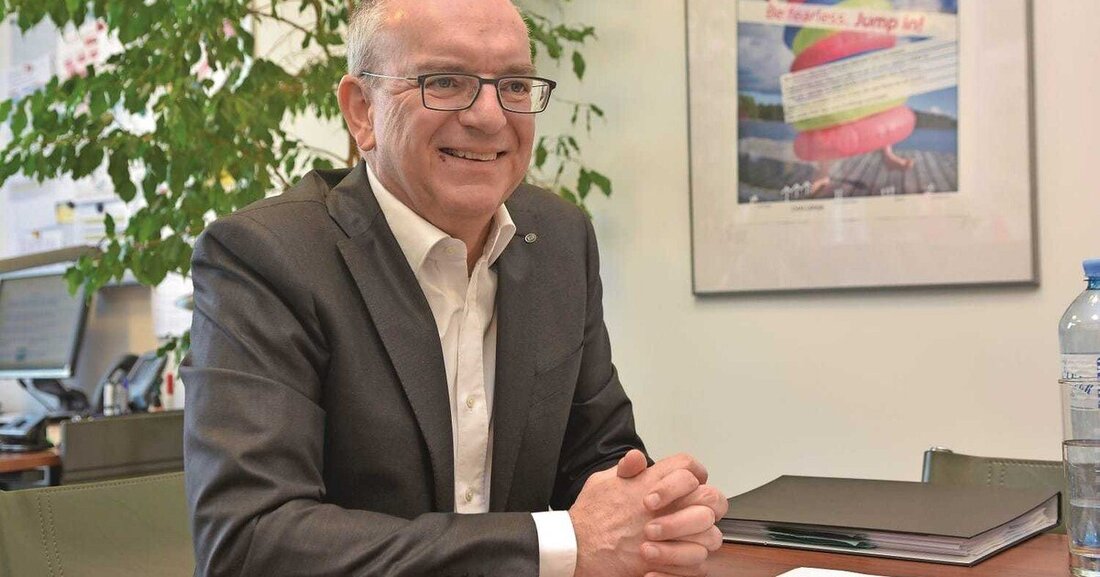 Kia Austria-GF BERNHARD DENK spricht im KFZ Wirtschaft-Interview über das schwierige Jahr 2017, über die ambitionierten Ziele für heuer, über das Kia-Händlernetz und warum er der Ansicht ist, dass das klassische Autohaus Zukunft hat.