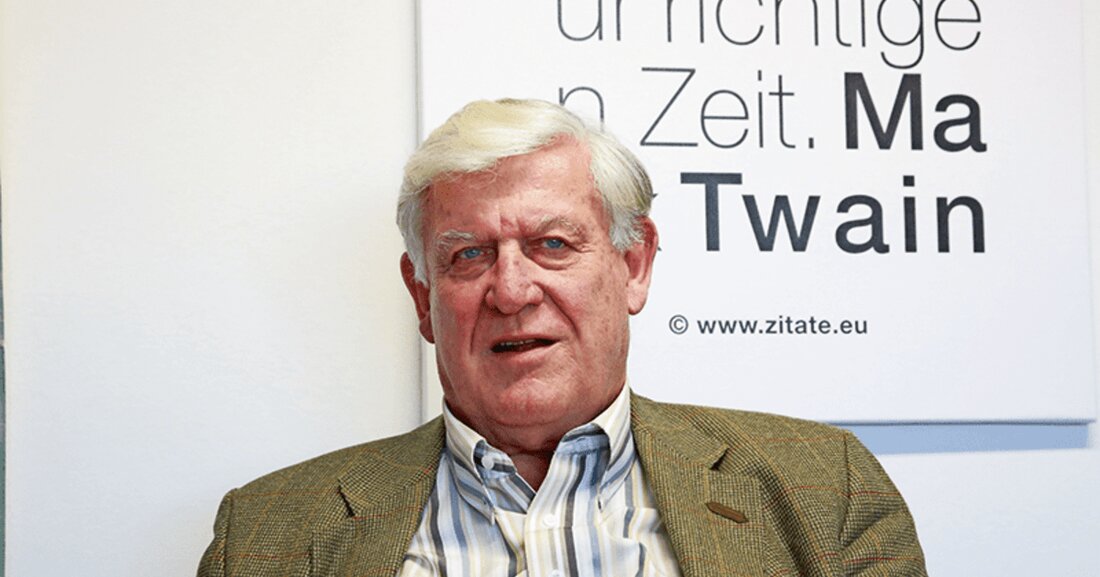 Einzelhandelssprecher Josef Schirak plädiert für „verschärfte Aufmerksamkeit und Vorsicht“ in Anbetracht der derzeitigen Fahrverbotsdiskussionen für Diesel-Pkw in Deutschland. Auch wenn es momentan noch nicht nach Fahrverboten aussehe, werde die „angeheizte Fahrverbotsdebatte für Städte und Ballungszentren“ auch vor Österreich nicht Halt machen. Und damit die Preise für gebrauchte Diesel unter Druck setzen. Erste Auswirkungen seien bereits spürbar. Verschärft werde die für deutsche Kfz-Betriebe prekäre Lage dadurch, dass zigtausende Leasing- und Mietwagenrückläufer auf den deutschen Markt strömen und somit das Preisniveau weiter nach unten drücken würden. „Ab sofort ist mit stark steigenden Gebrauchtwagenimporten aus Deutschland zu rechnen. Und die Diesel-Sonderangebote aus unserem &hellip;