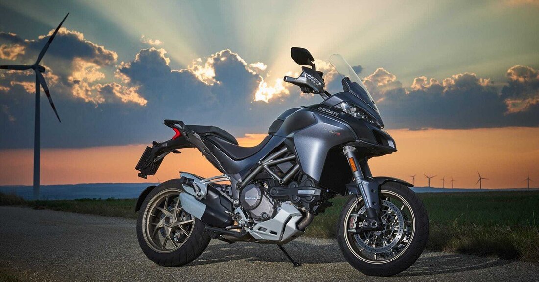 Ducati schärft sein Touringeisen Multistrada nach und bringt ein Hightech-Bike mit knapp 160 PS und allen Elektronik-Goodies, die man sich nur wünschen kann. Wer macht das Rennen, BMW oder Ducati?