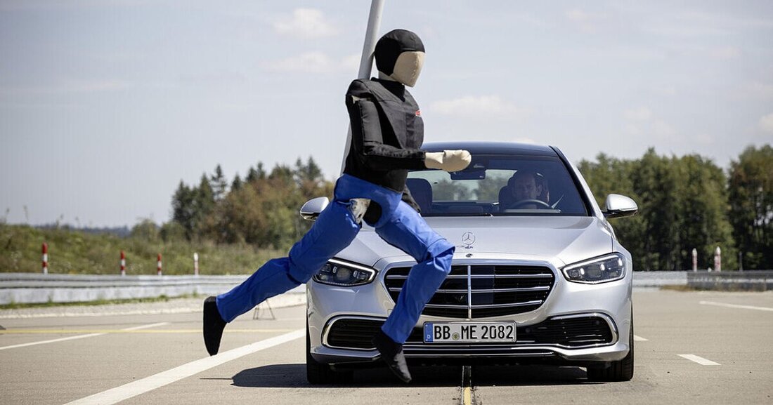 Mehr als 10 Millionen aller seit 2012 weltweit verkauften Mercedes-Benz Pkw sind mit Fußgängernotbremssystem ausgestattet.