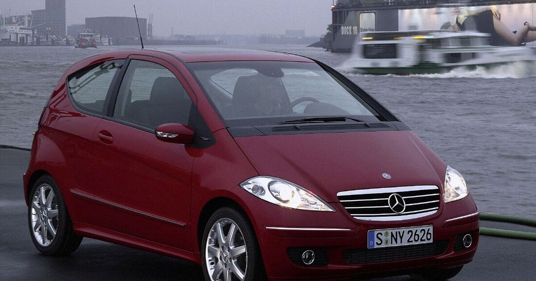 Ein 15 Jahre alter Kleinwagen der Mercedes A-Klasse lässt von heute auf morgen in der Leistung nach.