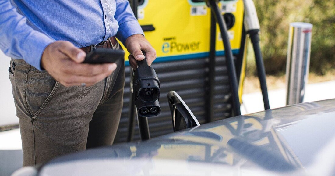 Der ÖAMTC präsentiert Österreichs erstes Vergleichstool für Ladetarife, das Licht in den Tarifdschungel bringen soll.