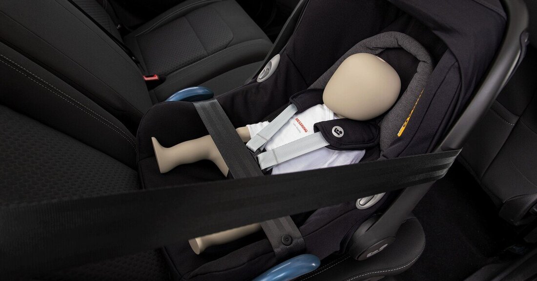 Mit einem Baby-Dummy kann das Child-Presence-Detection-Systeme im Fahrgastinnenraum geprüft werden.