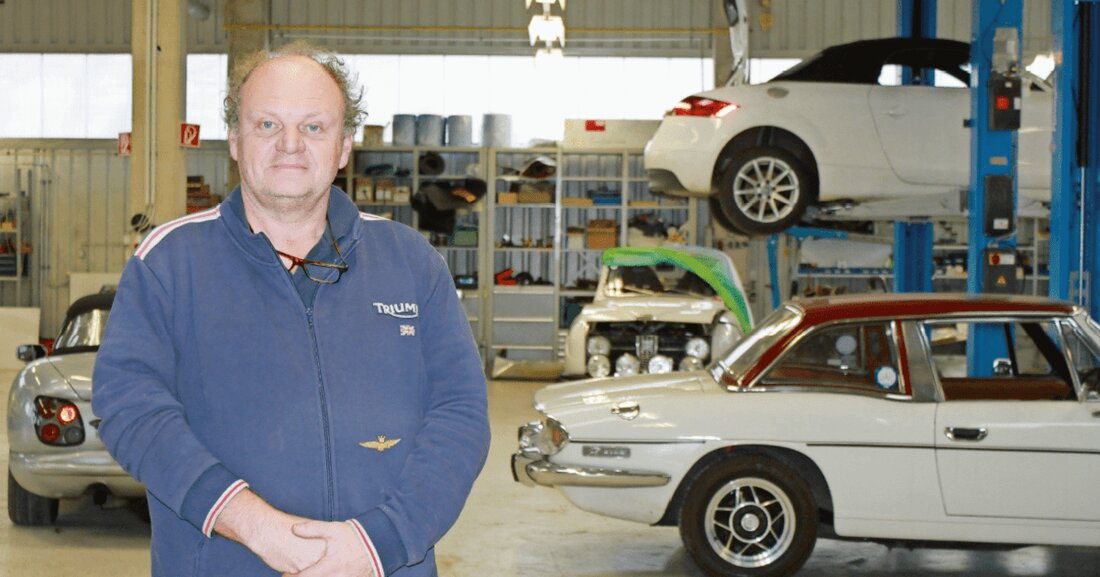 ANDREAS FOJTIK ist Inhaber der „Autowerft“ im niederösterreichischen Bisamberg. Der Branchenprofi ist ein Fan klarer Worte und nimmt sich kein Blatt vor den Mund. Der KFZ Wirtschaft erzählt er, was ihn ärgert.