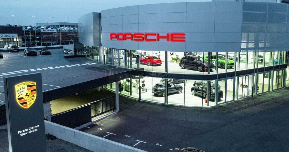 Nach 16 Monaten Bauzeit wurde das neue Porsche Zentrum von Porsche Wien-Liesing mit 1.100 m2 Ausstellungsfläche auf zwei Geschoßebenen eröffnet.