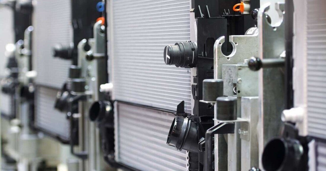 Nach der Übernahme sämtlicher Anteile an Behr Hella Service (BHS) durch Mahle Aftermarket werden zum 1. Januar 2020 alle bisherigen Aktivitäten von BHS auf Mahle übergehen.