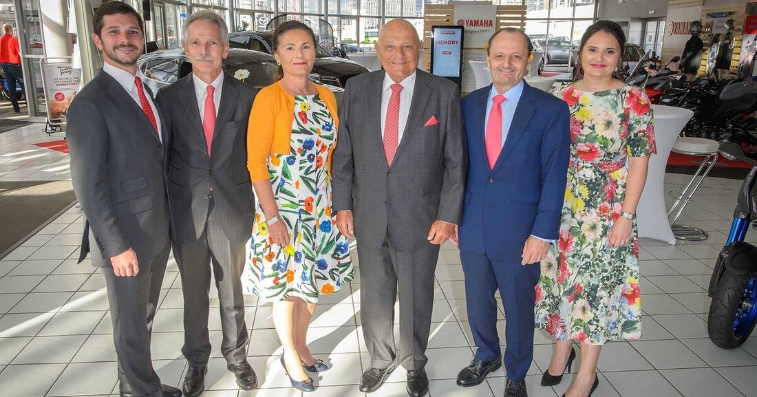 Über 250 Gäste folgten am 21. Mai der Einladung zum Jubiläumsfest der RAINER Gruppe in den Rainer Megastore Süd in Wien, um gemeinsam die erfolgreiche Unternehmensgeschichte gebührend zu feiern.