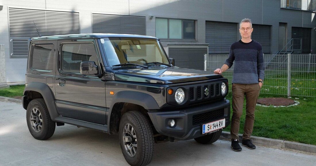 Mit schlichtem, kantigem Design und überzeugenden Offroad-Qualitäten erfüllt der neue Jimny die Ansprüche von Freizeit-Abenteurern, lässt sich aber auch bestens als Stadtvehikel nutzen.