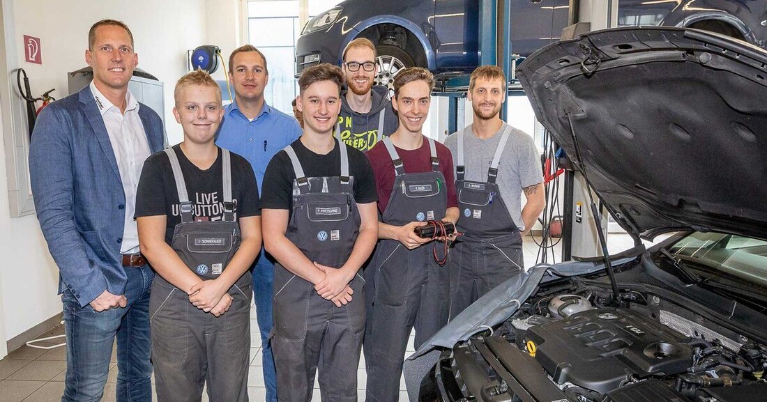 Das Salzburger Autohaus Lindner in Wals-Himmelreich setzt große Bemühungen in die Ausbildung seiner Mitarbeiter. Neu ist eine spezielle Ausbildungswerkstatt für Lehrlinge und Techniker.