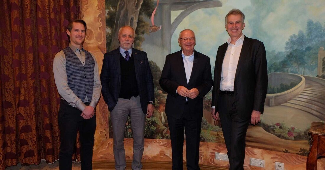 Im freien Teilehandel sind die fetten Jahre Geschichte. VFT Obmann Walter Birner und Wolfgang Dytrich vom Bundesgremium des Fahrzeughandels präsentieren einen Katalog mit Rettungsmaßnahmen für den einst ertragreichen Wirtschaftszweig.