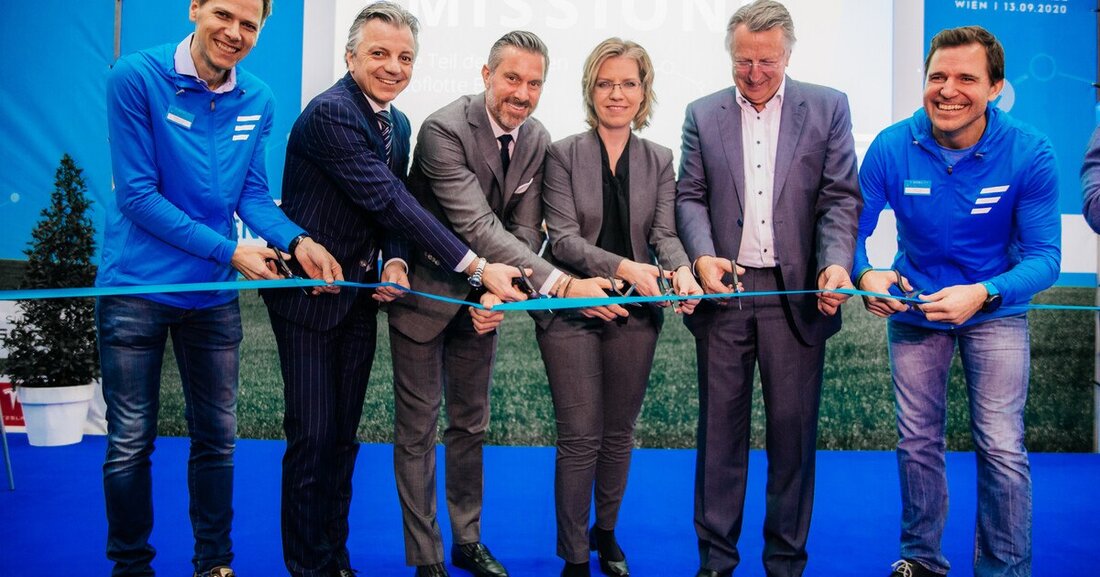 Bundesministerin Gewessler und ÖVP-Verkehrssprecher Ottenschläger besuchten die Messe Wien. E-Mobilität, Innovationen und neue Verkehrskonzepte standen im Fokus der Besuche der zwei Politiker.