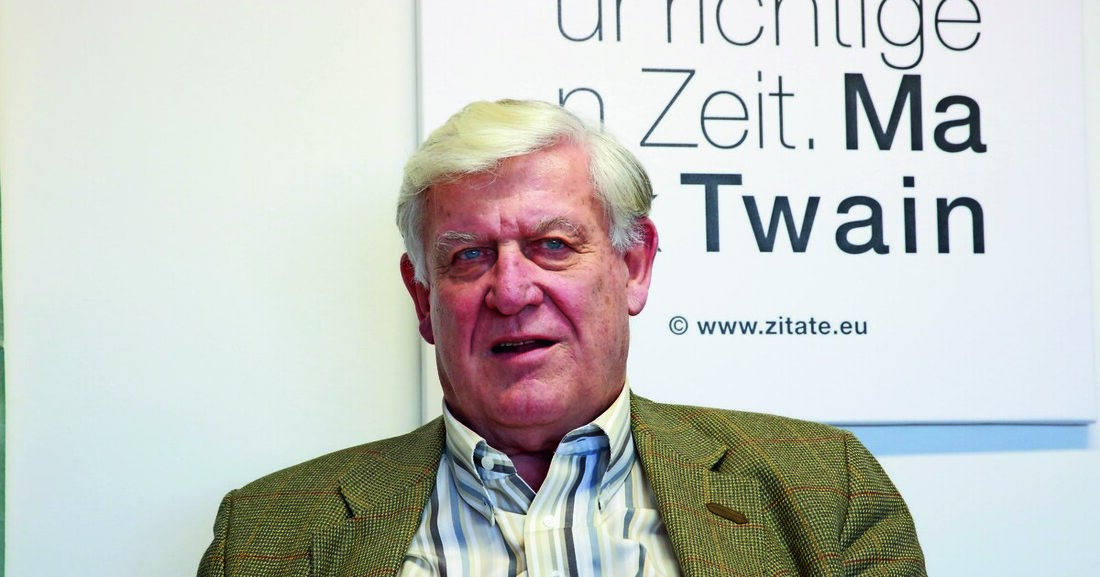 "Der Dieselmotor wird uns auch im Pkw-Bereich noch lange über 3030 hinaus erhalten bleiben. Abgesehen vom Schwerverkehr bleibt der Dieselmotor im Hinblick auf Leistung, Zweckmäßigkeit, Alltagstauglichkeit und Wirtschaftlichkeit auch im Pkw- und Lieferwagenbereich unersetzlich", sagt Einzelhandelssprecher Josef Schirak.