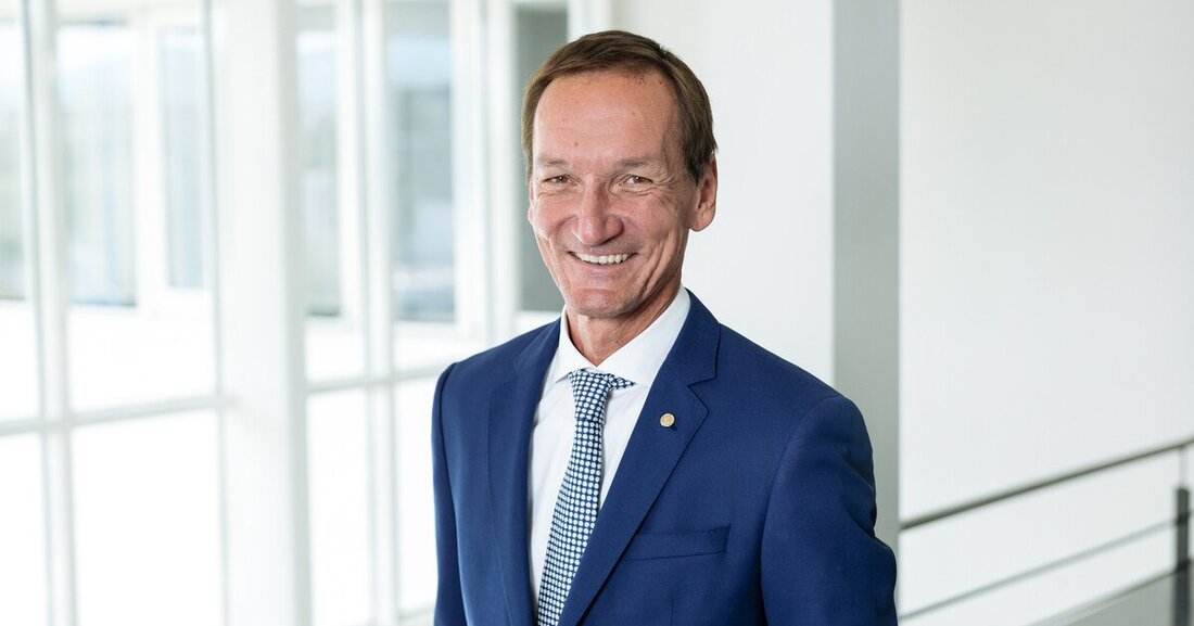 Seit mehr als zwei Jahrzehnten ist die Garanta Versicherung in der Aus- und Weiterbildung in der Kfz-Branche tätig. Mehr als 3.500 Teilnehmer aus dem Kfz-Gewerbe wurden bisher geschult. Neu ist das Online-Schulungsangebot mit IDD-konformen Ausbildungsinhalten.