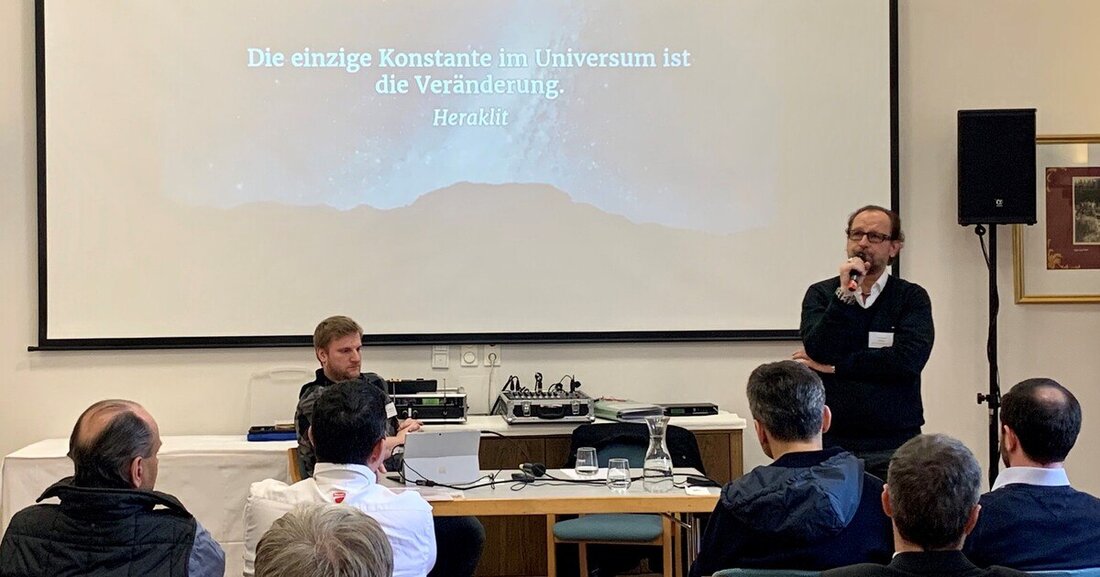 Vor zwei Tagen trafen sich die Zweiradhändler Österreichs zu ihrer Jahrestagung in Mondsee. Ein dichtes Vortragsprogramm sollte Mut machen. Tatäschlich fehlt es aber nicht an Mut, sondern an Einigkeit und Offenheit für Neues.