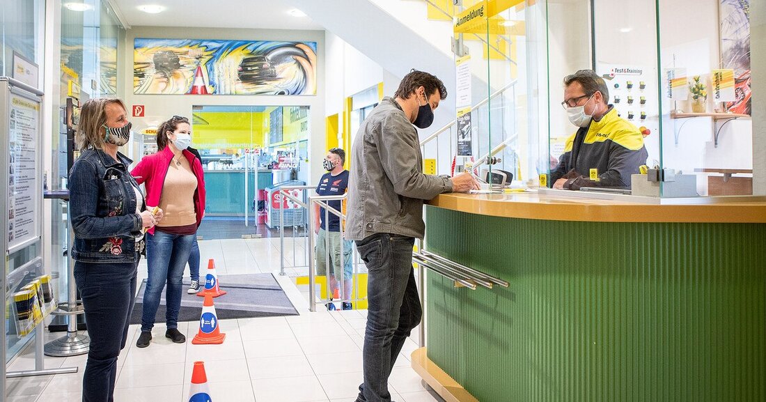 Nach dem wochenlangen Corona-Lockdown wird der Betrieb in allen acht ÖAMTC-Fahrtechnikzentren ab 1. Mai 2020 wieder aufgenommen. 