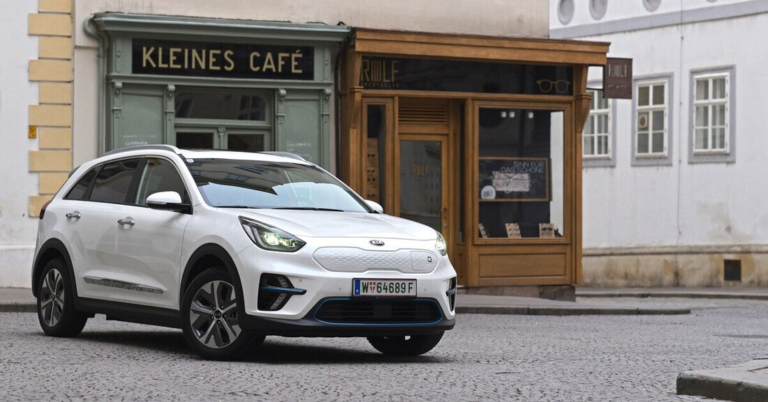 Kia treibt seine E-Auto-Offensive weiter voran. Aktuell kann der Hersteller deutlich über dem Marktdurchschnitt seine Autos absetzen. Tendenz steigend.