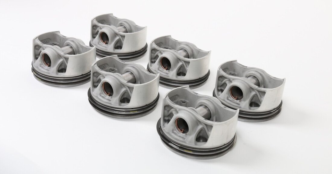 Porsche, das Maschienenbauunternehmen Trumpf und Mahle produzieren die ersten Hochleistungskolben aus Aluminium aus einem 3D-Drucker.