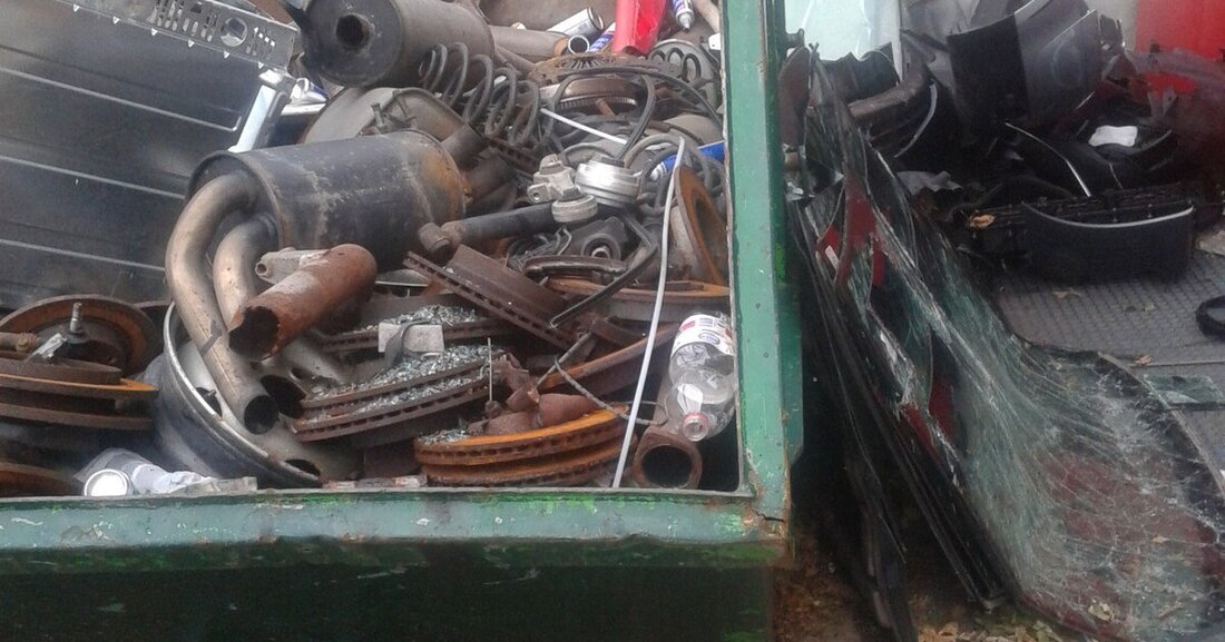 Kfz-Servicestationen sprießen wie die sprichwörtlichen Schwammerl aus dem Boden. Leider gibt es zunehmend schwarze Schafe mit unerlaubten Kfz-Techniker Dienstleistungen.