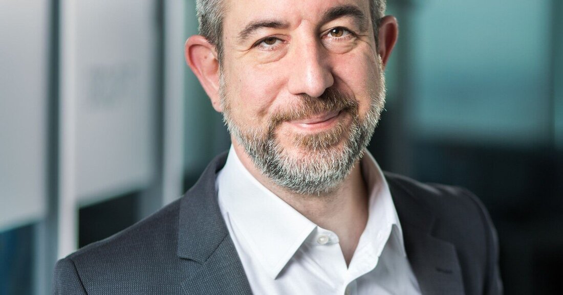 Eine aktuelle Capgemini-Studie zeigt: Neue digitale Wettbewerber sind dabei, die klassischen Automobilhersteller (OEMs) auf dem Gebiet der vernetzten Fahrzeuge zu überholen.