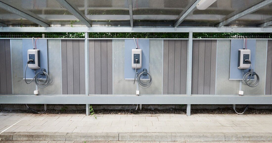 In einem aktuellen Test hat der Mobilitätsclub vier Wallboxen mit Lastmanagement der Hersteller ABL, KEBA, Webasto und TMH untersucht.