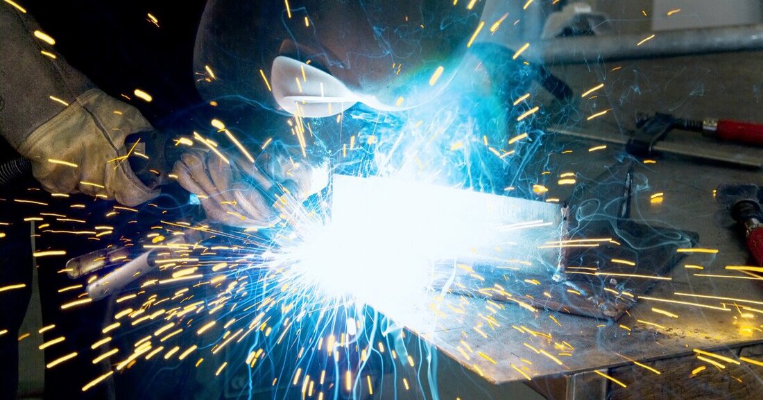 Schnell wie nie einigten sich die Sozialpartner auf einen neuen Kollektivvertrag für Arbeiter im Metallgewerbe. Davon betroffen sind auch 35.000 Beschäftigte in der Fahrzeugindustrie. Die KFZ Wirtschaft zeigt die Ergebnisse im Detail.