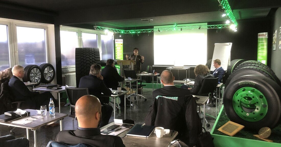 Das in Deutschland gegründete Netzwerk AZuR will die aus der Mode gekommene Runderneuerung von Altreifen wieder salonfähig machen.