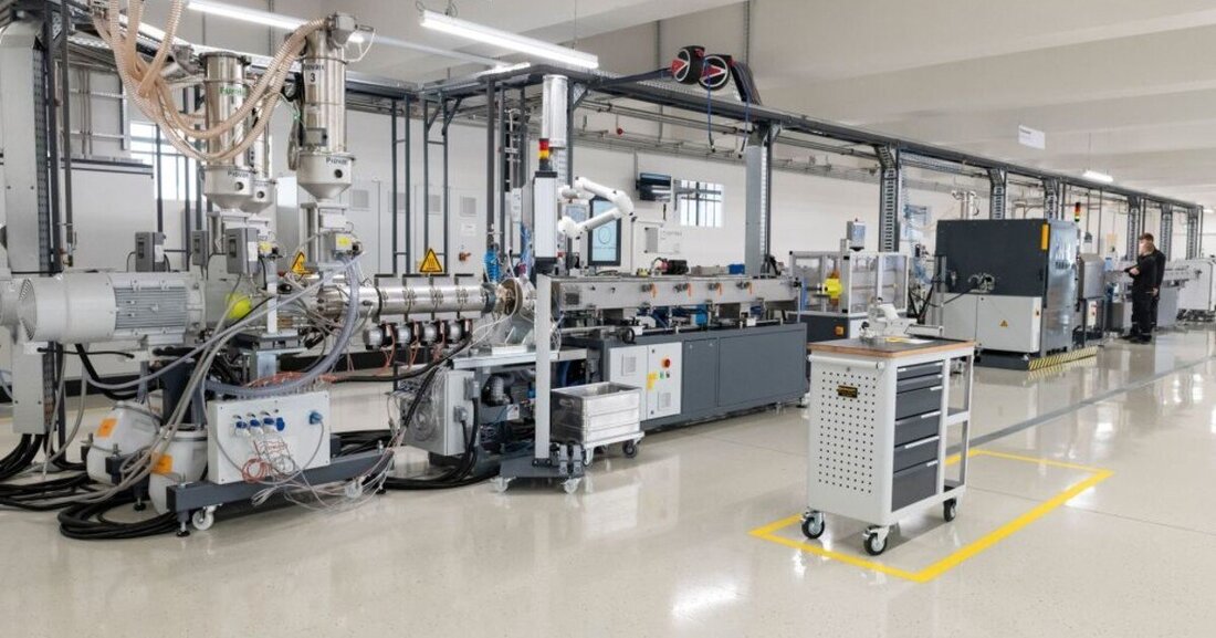 Autozulieferer Continental baut seine Kunststoffkompetenz für Thermomanagement in spezialisierten Tech-Centern aus. Experten forschen und entwickeln an drei deutschen Standorten Leitungssysteme für Elektro- und Hybridfahrzeuge. 