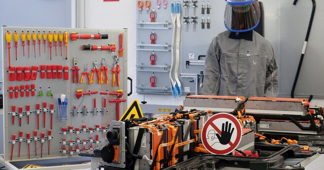 Der ÖWV lädt am 15. Dezember von 14:00 – 15:00 Uhr zu einem kostenlosen Webinar mit wichtigen Informationen für freie Werkstätten, die sich auf Kunden mit Hybrid- und Elektrofahrzeugen einstellen wollen.