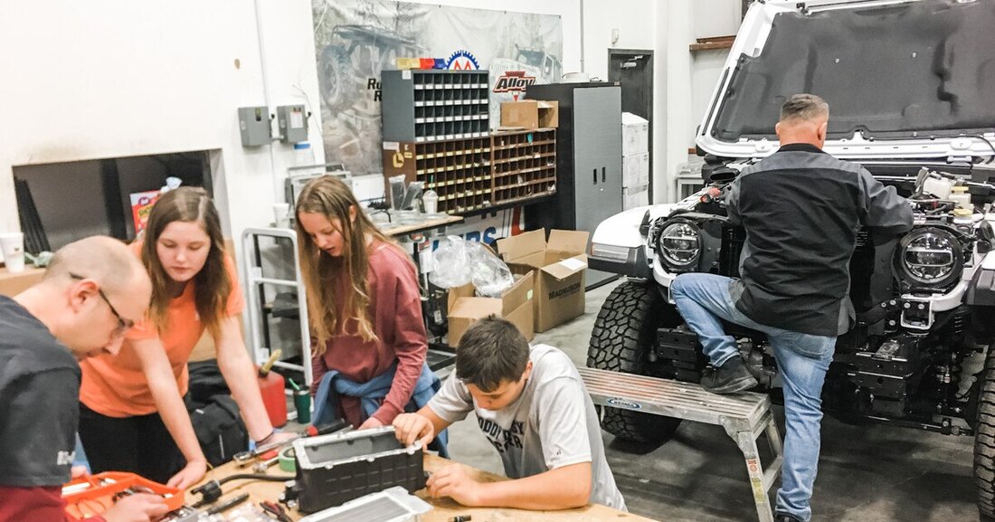 Seit 22 Jahren unterstützt die Sata zur Weihnachtszeit Hilfsprojekte für Kinder und Jugendliche in Not im In- und Ausland. Auch im Coronakrisen-Jahr gibt es eine Unterstützung von Sata.