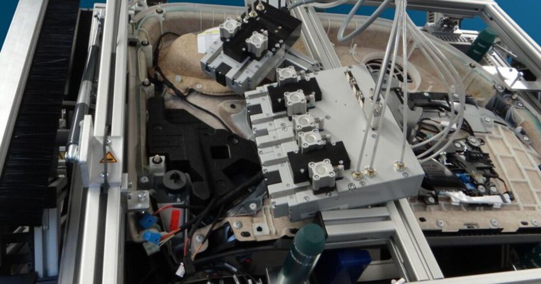 Türinnenverkleidungen sind heute Hightech-Produkte mit hoher Funktionsdichte und erfordern eine komplexe, zuverlässige Prüftechnik, möglichst aus einer Hand.