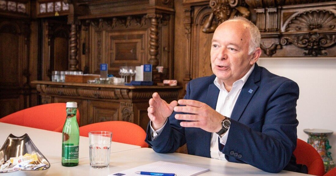 Umsatzeinbrüche, inkulante Vermieter, unzureichende Förderungen – die Liquiditätssorgen von Österreichs Unternehmen werden immer größer. Auf den Staat oder die Kulanz der Banken sollte sich niemand verlassen, Experte Peter Androsch rät Betrieben stattdessen zum Aufbau von Liquidität. 