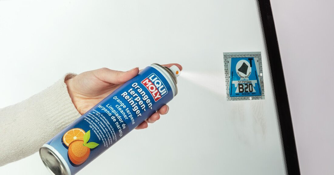 Liqui Moly nutzt ein natürliches Wundermittel, um starken Schmutz, Pickerl- und Vignettenkleberückstände endlich schnell und einfach reinigen zu können.